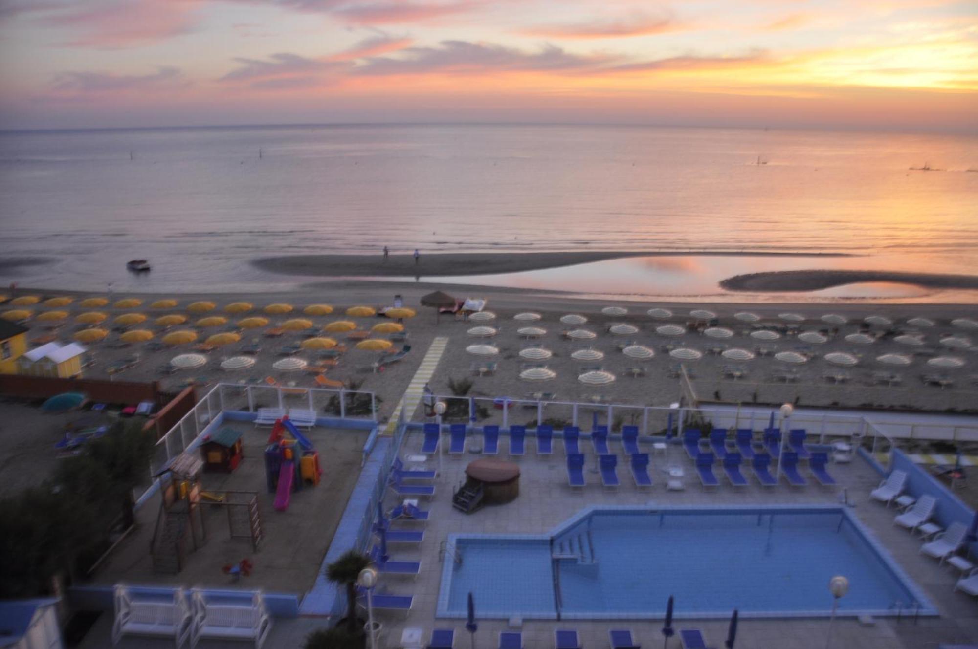 Hotel Casadei Fano Bagian luar foto