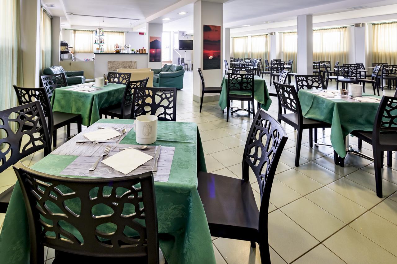 Hotel Casadei Fano Bagian luar foto