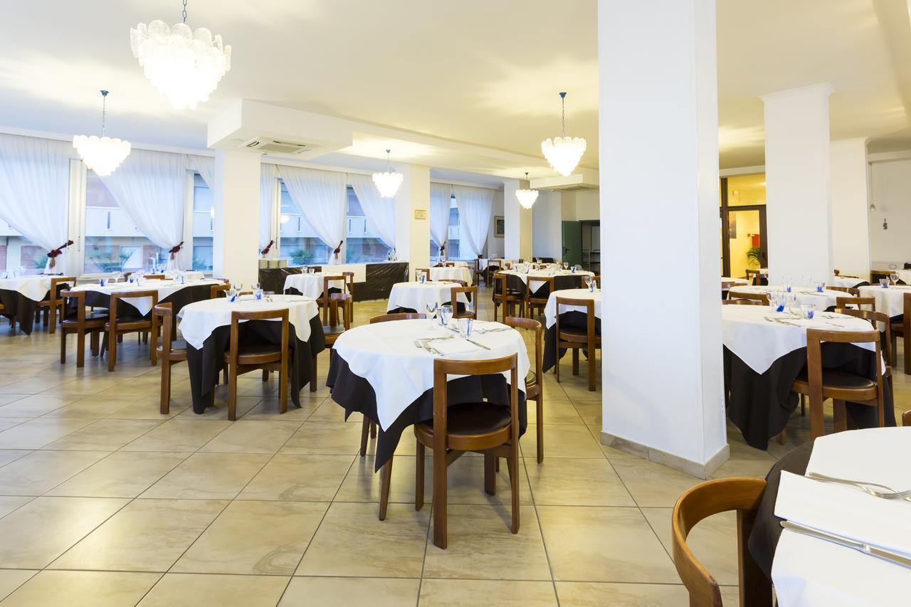 Hotel Casadei Fano Bagian luar foto