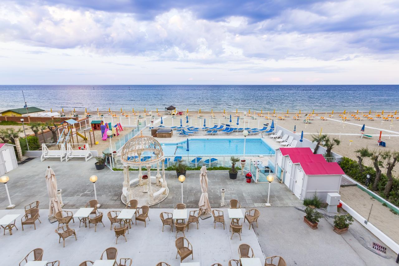Hotel Casadei Fano Bagian luar foto